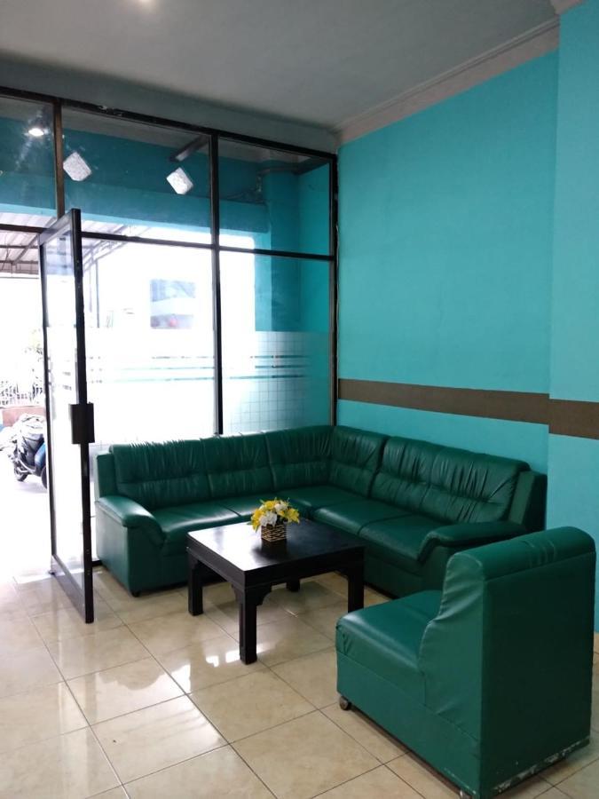 Reddoorz Near Yuki Simpang Raya Mall Medan 2 Екстер'єр фото