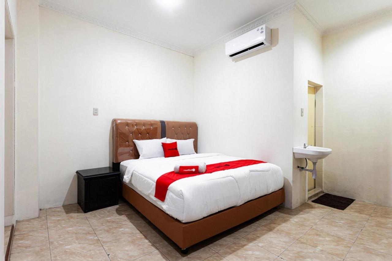 Reddoorz Near Yuki Simpang Raya Mall Medan 2 Екстер'єр фото