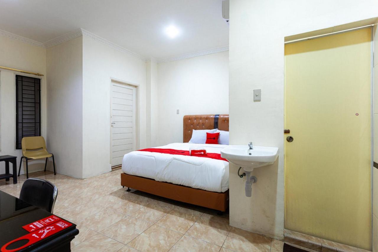 Готель Reddoorz Near Yuki Simpang Raya Mall Medan 2 Екстер'єр фото